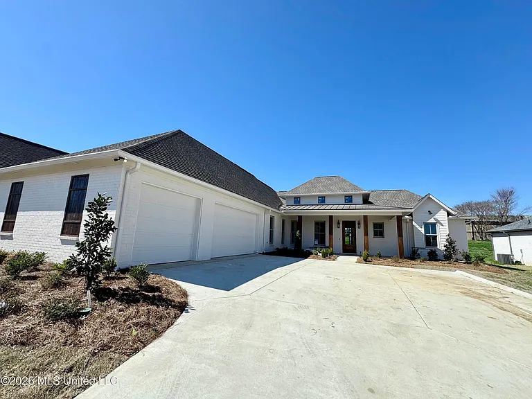 115 Genoa Drive — photo 2